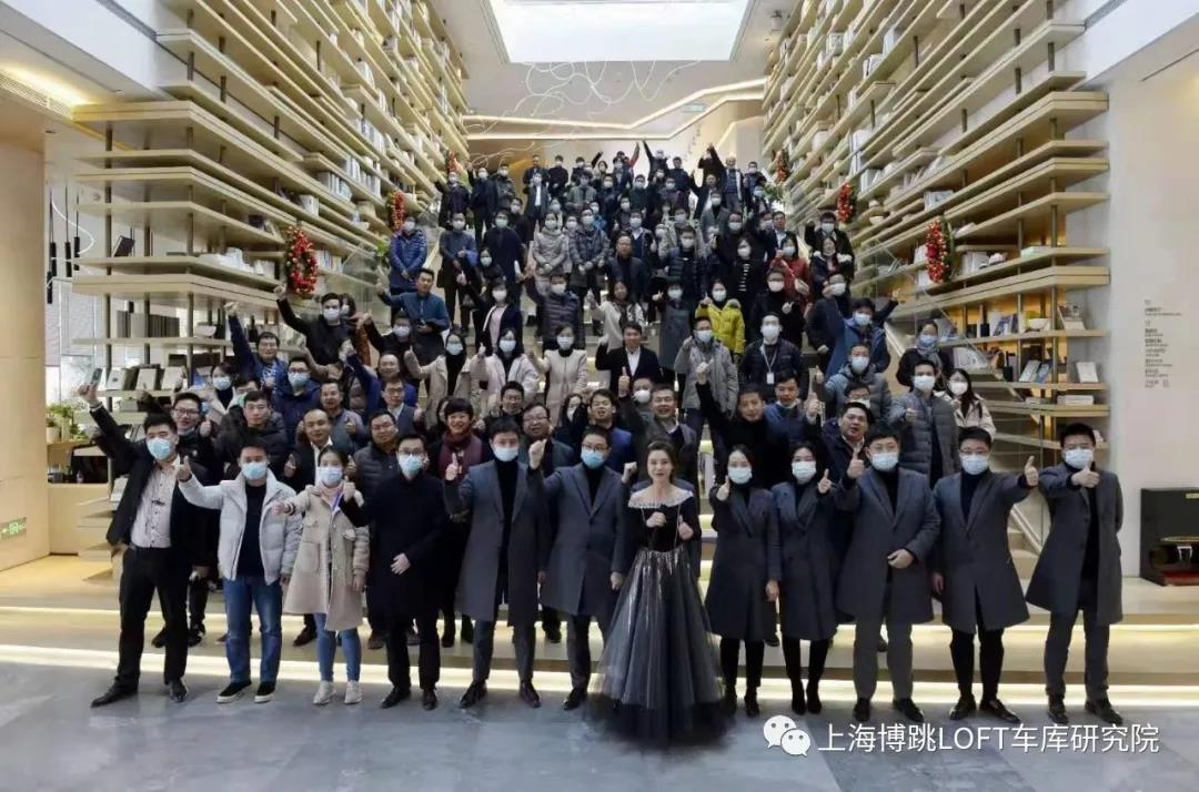 延安全国一百多人在华侨城汉口道6号参观研讨LOFT专利车库技术！